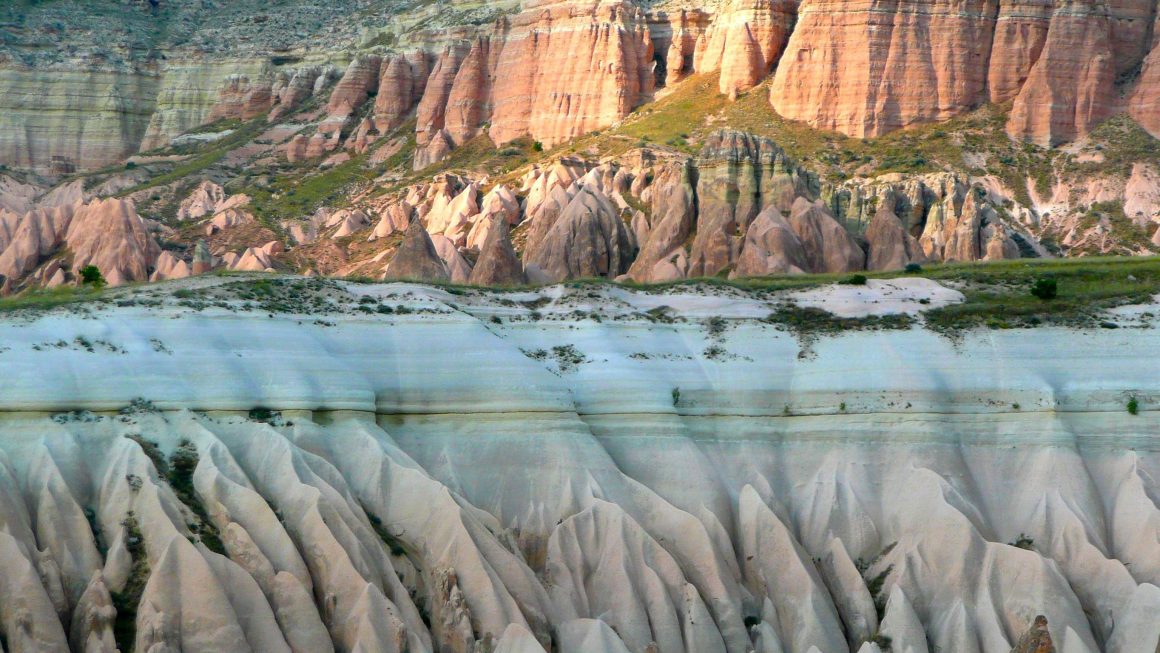 Cappadocia: trasee printre văi și orașe subterane